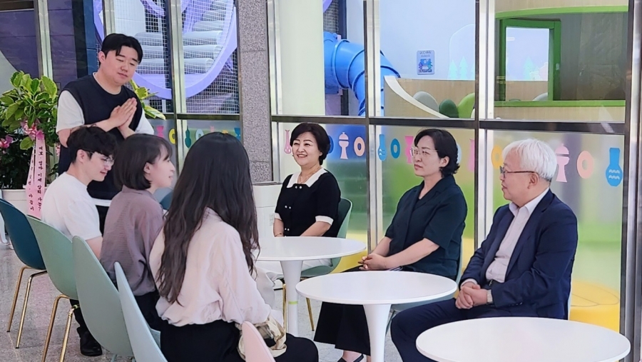 성주교육지원청, 2025년 거꾸로 멘토링 결연식 및 2차 멘토링 운영.jpg