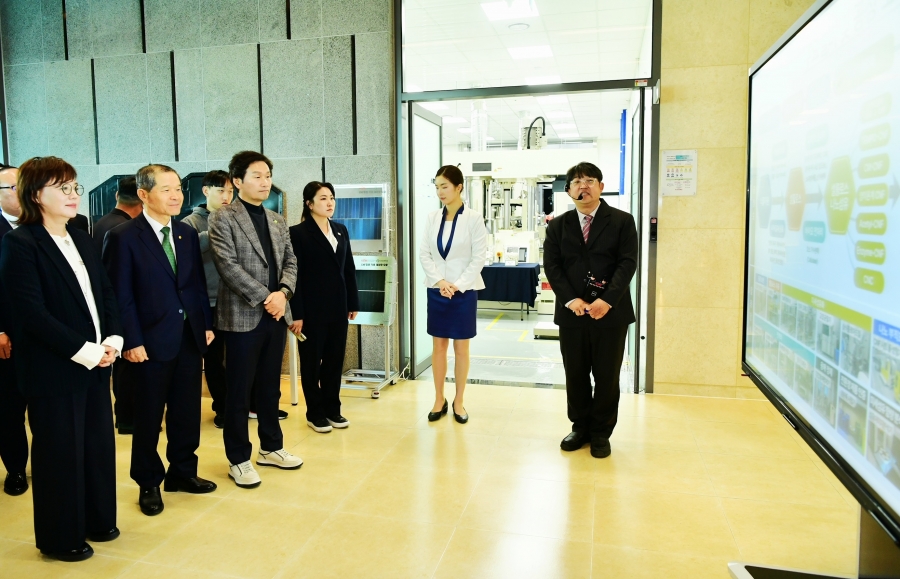 경북도-경산시, 셀룰로오스 나노섬유소재 산업화 센터 준공식 개최.jpg