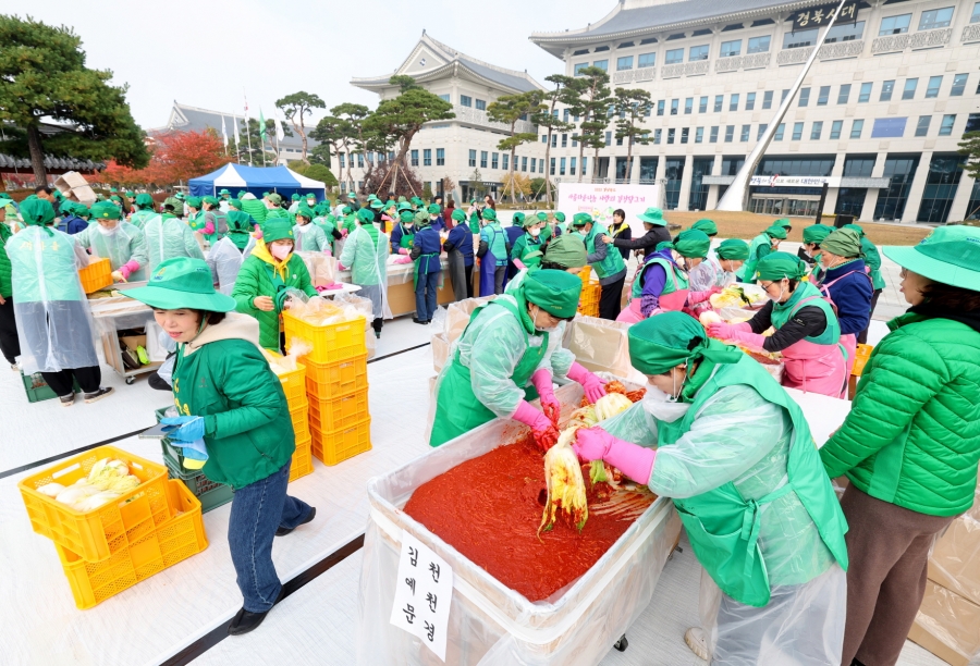 경북도-경상북도 새마을부녀회, ‘2025 사랑의 김장 담그기’ 행사 개최.jpg