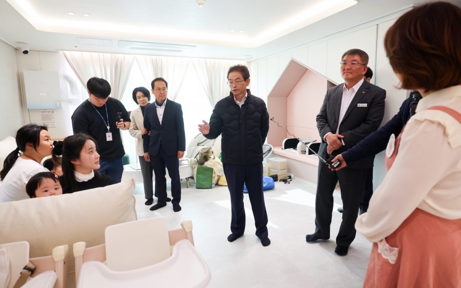 이철우 경북도지사, 아파트 1층 기반 0세 전담 돌봄 공간 현장 점검.JPG
