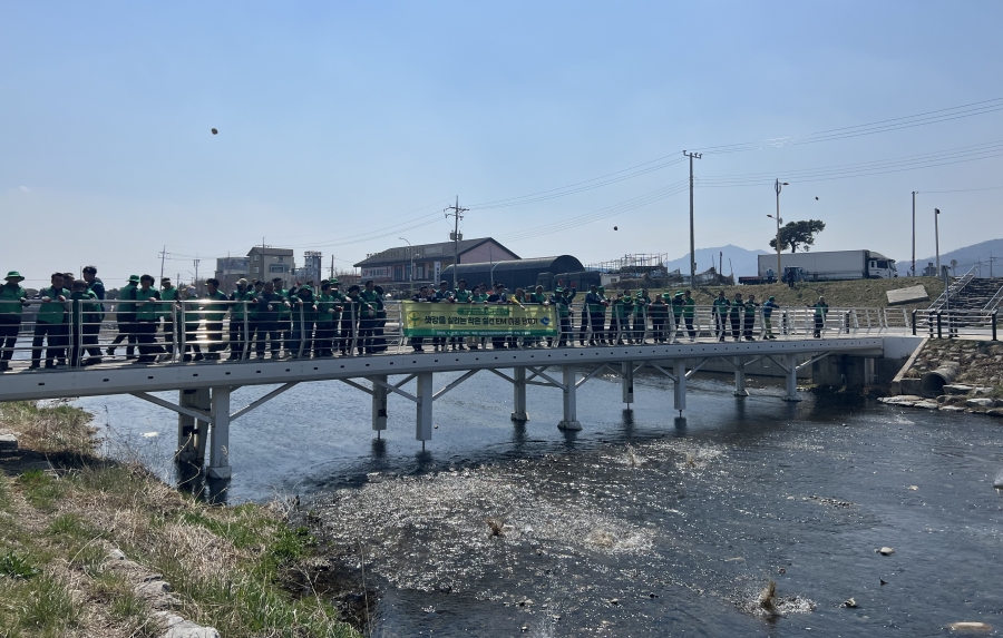 경북도, 새마을자원재활용 경진대회 - (EM흙공던지기).jpg