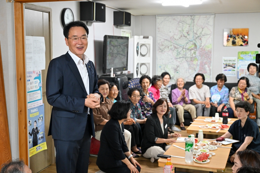 황병직 영주시장, 지역 경로당 방문.jpg